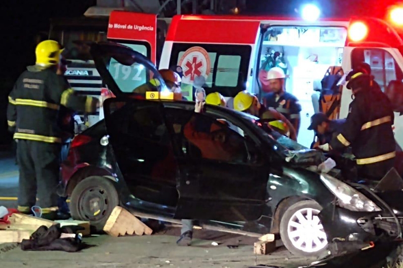 Acidente entre carro e caminhão deixa homem ferido em Ilhota