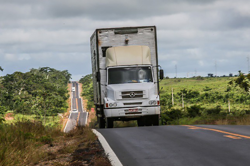 Governo anuncia que disponibilizará linha de crédito para caminhoneiros autônomos