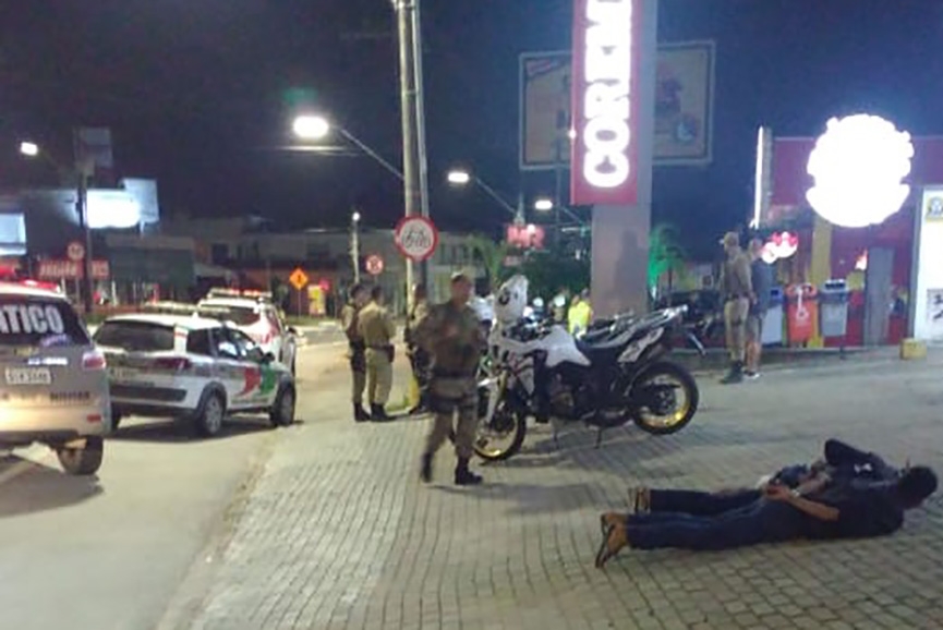Persegui��o policial resulta em uma morte e duas pris�es no Centro de Gaspar