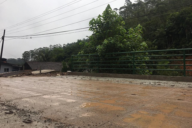 Ponte do Vale da Fuma�a est� em fase de conclus�o