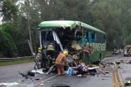 Acidente entre �nibus e caminh�o deixa quatro mortos e mais de 10 feridos em Ibirama