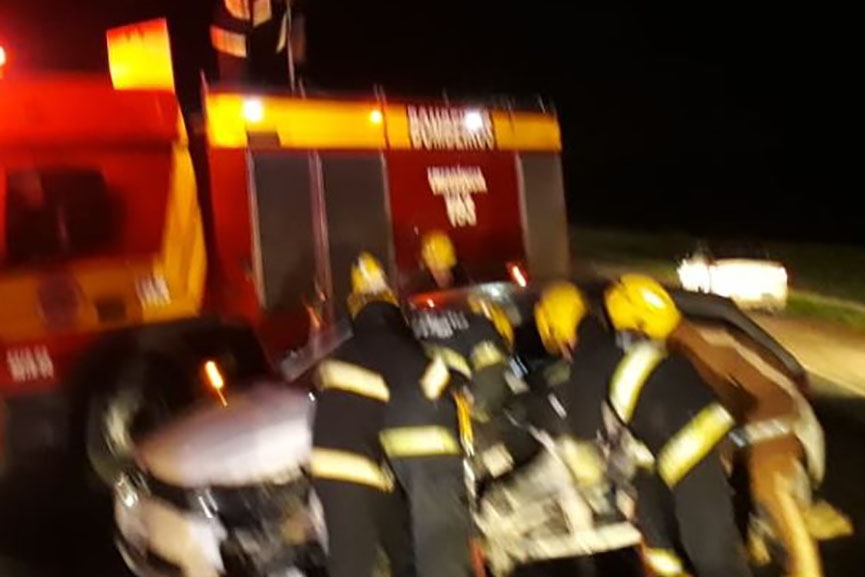 Colis�o entre carro e caminh�o deixa mulher ferida na BR-470, entre Gaspar e Ilhota
