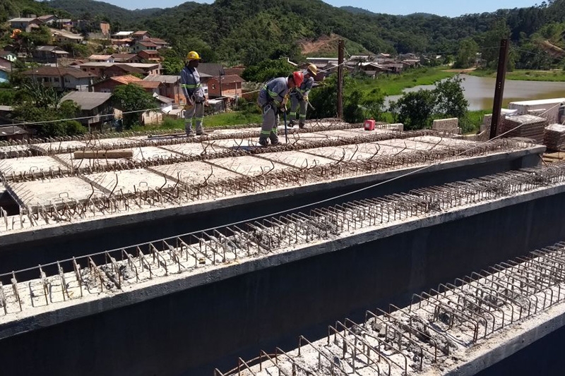 Trecho da BR-470 será parcialmente interrompido para instalação de vigas em Gaspar