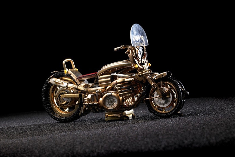 C�mara recebe exposi��o de motos em miniatura 