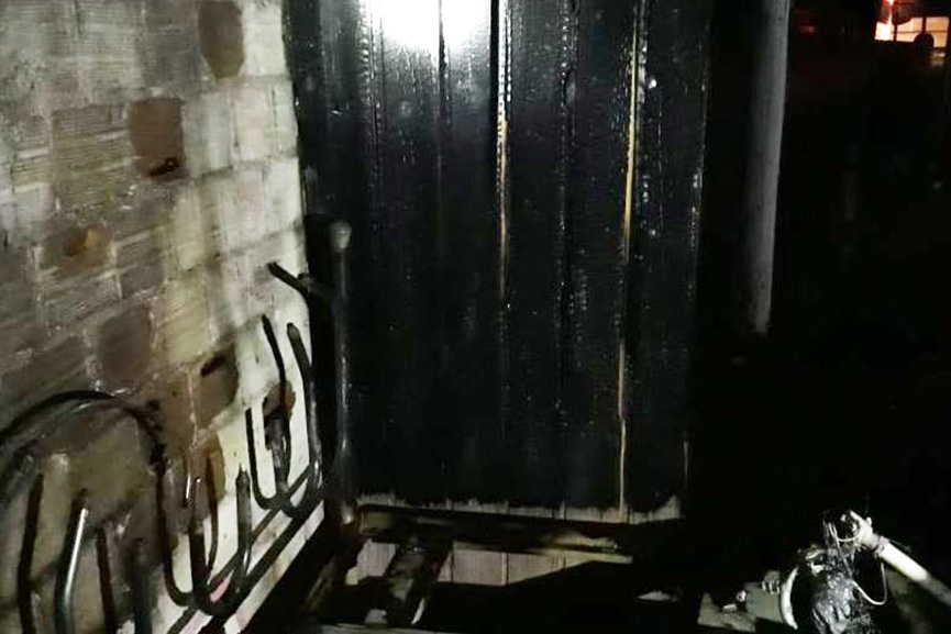 Casa é parcialmente destruída por incêndio no bairro Lagoa