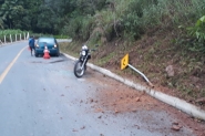 Capotamento deixa mãe e filha feridas no Gasparinho, em Gaspar