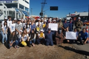 Alunos orientam motoristas durante blitz educativa em Gaspar