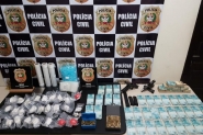 Opera��o da Pol�cia Civil apreende drogas, armas e dinheiro em Ilhota e Blumenau 