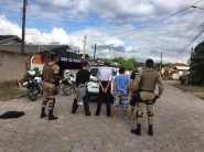 PM prende homens por tráfico de drogas no bairro Coloninha, em Gaspar