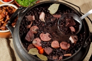 Rede Feminina de Gaspar promove tradicional feijoada no fim de semana