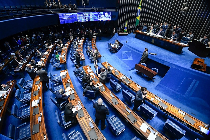 Senado deve votar nesta terça parecer que visa suspender decretos das armas