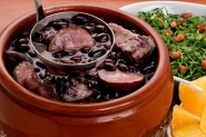 Sábado é dia de feijoada do time de futebol americano Black Hawks
