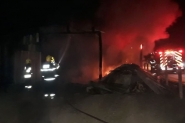 Galp�o � parcialmente destru�do em inc�ndio no bairro Gaspar Grande