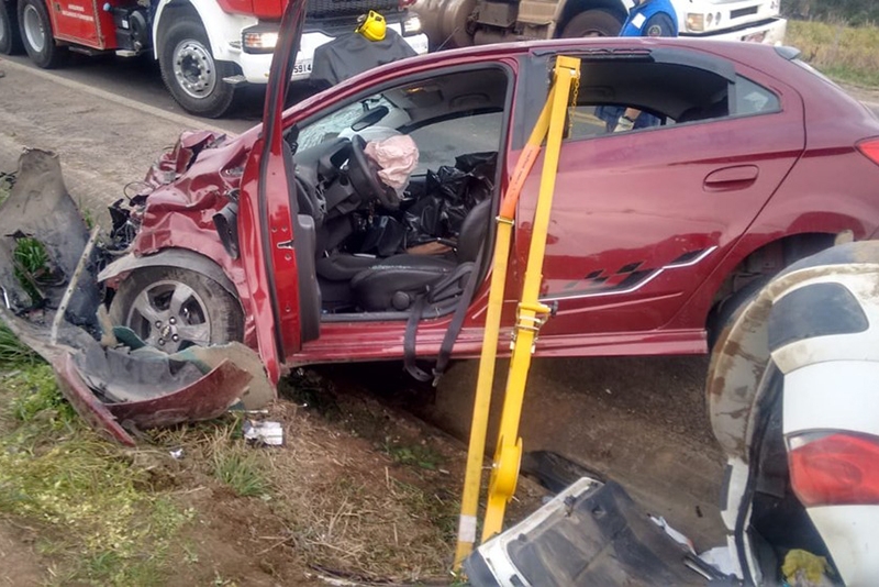 Acidente entre dois carros deixa dois mortos em Canoinhas