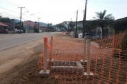 M�quinas deixam obras de revitaliza��o da rua Itaja�