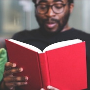 15 livros para voc rir, chorar e aprender em agosto