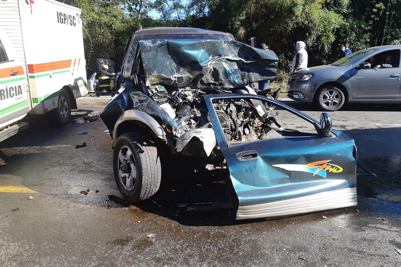 Acidente deixa um homem morto e três feridos na BR-470, no Oeste de SC