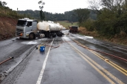 BR-282 é interditada em Iraceminha por acidente entre caminhões
