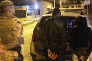 PPT de Gaspar prende jovem e apreende adolescente com drogas no bairro Coloninha