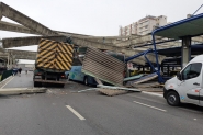 Caminhão derruba estrutura do Terminal Urbano de Florianópolis