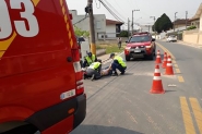 Colis�o entre carro e moto deixa mulher ferida no bairro Gaspar Grande