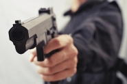 Bandidos armados rendem funcion�rios e roubam posto no Barrac�o, em Gaspar