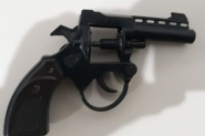 Menino de 15 anos � pego com simulacro de arma de fogo em escola de Gaspar