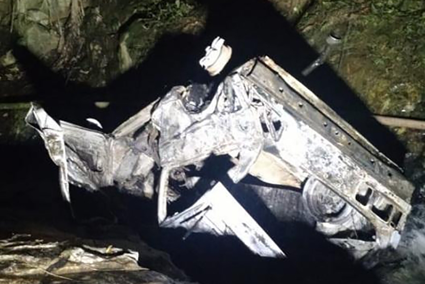 Dois adolescentes de 17 anos morrem ap�s carro cair em ribanceira em Blumenau