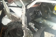 Colis�o entre carro e carreta deixa dois homens feridos em Gaspar