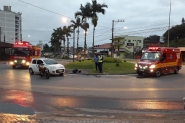 Acidente entre carro e moto deixa um ferido no Centro de Gaspar	