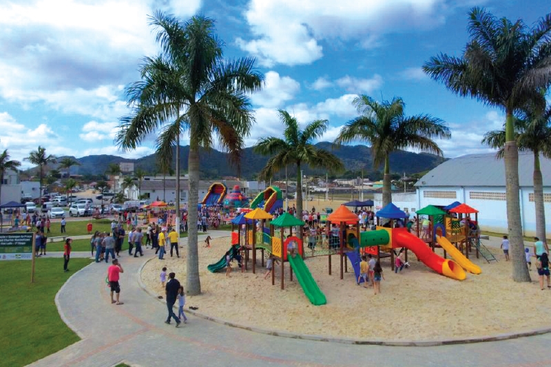 Novo parque infantil � inaugurado em Ilhota