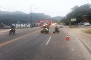 Acidente entre moto e bicicleta deixa duas pessoas feridas na rodovia Ivo Silveira, em Gaspar