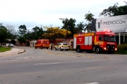 Acidente entre carro e moto deixa duas pessoas feridas no bairro Po�o Grande