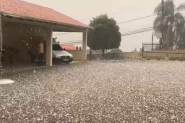 Chuva de granizo causa estragos em Gaspar