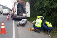 Queda de moto deixa mulher ferida na Rodovia Ivo Silveira, em Gaspar