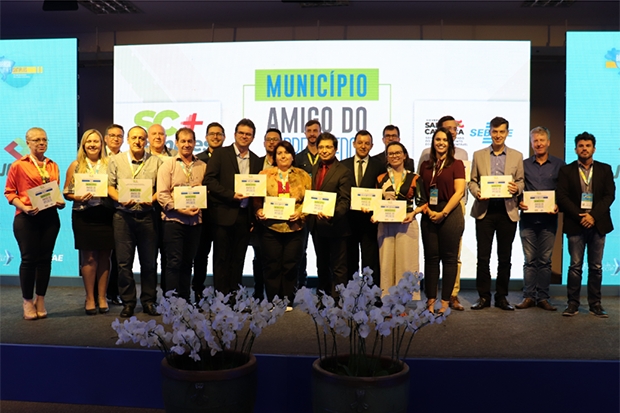 Gaspar recebe t�tulo de 'Munic�pio Amigo do Empreendedor' em pr�mio estadual
