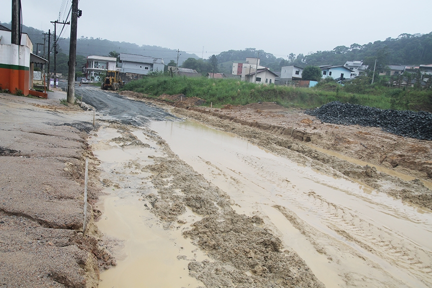 Prefeitura de Gaspar cancela contrato com empresa que executa obra na rua Frei Solano