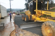For�a-tarefa da secretaria de Obras libera tr�nsito na rua Frei Solano, no Gasparinho