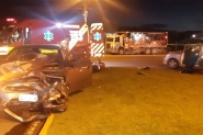 Acidente entre dois carros e uma moto deixa tr�s feridos em Gaspar