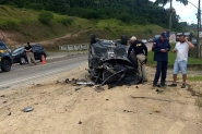 Colisão entre carreta e carro resulta em danos materiais na BR-470, em Gaspar