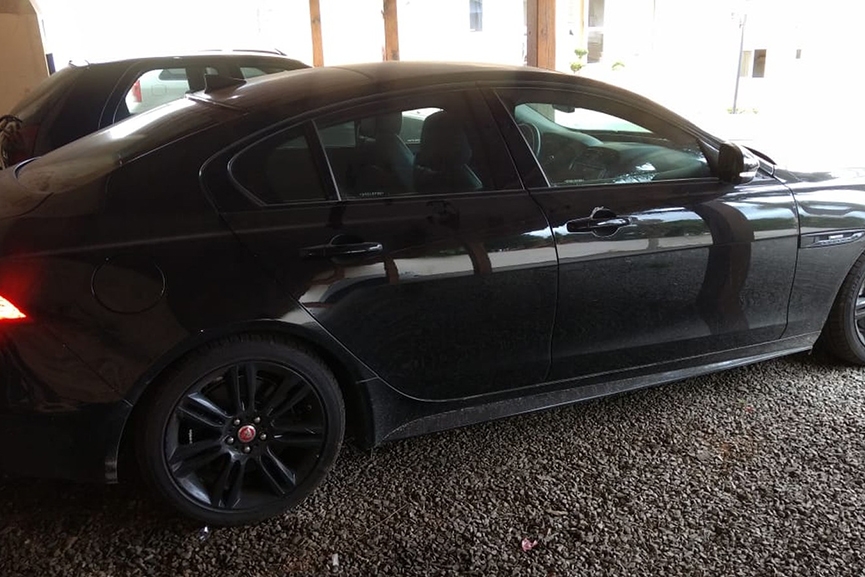 Pol�cia apreende suspeitos e carros de luxo em opera��o contra pir�mide financeira em SC