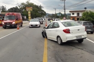 Colis�o frontal resulta em danos materiais na Rodovia Jorge Lacerda, em Gaspar