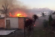 Casa é destruída por incêndio em Ilhota