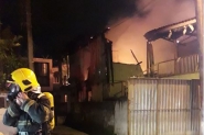 Casa é destruída por incêndio no bairro Coloninha, em Gaspar