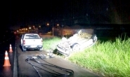 Motorista morre ap�s colidir e capotar carro na BR-470, em Indaial