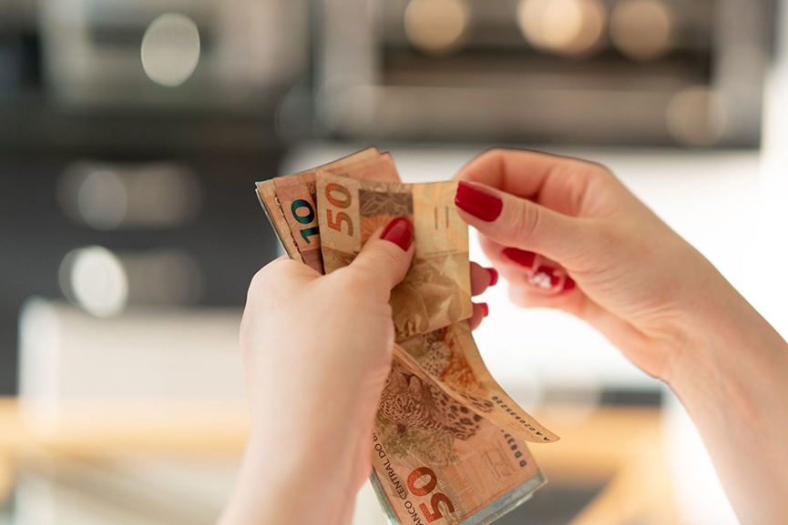 Sal�rio m�nimo passa de R$1.039 para R$1.045 a partir de fevereiro