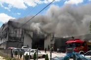Grande inc�ndio atinge tinturaria em Brusque
