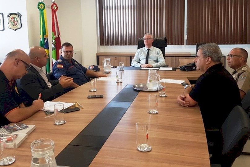 Sem reposição salarial há seis anos, bombeiros e policiais militares cobram Secretário de Segurança Pública