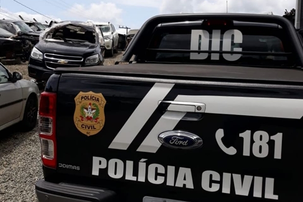DIC de Joinville prende quatro homens em desmanche de ve�culos