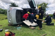 Capotamento deixa duas mulheres feridas no bairro Pocinho, em Ilhota